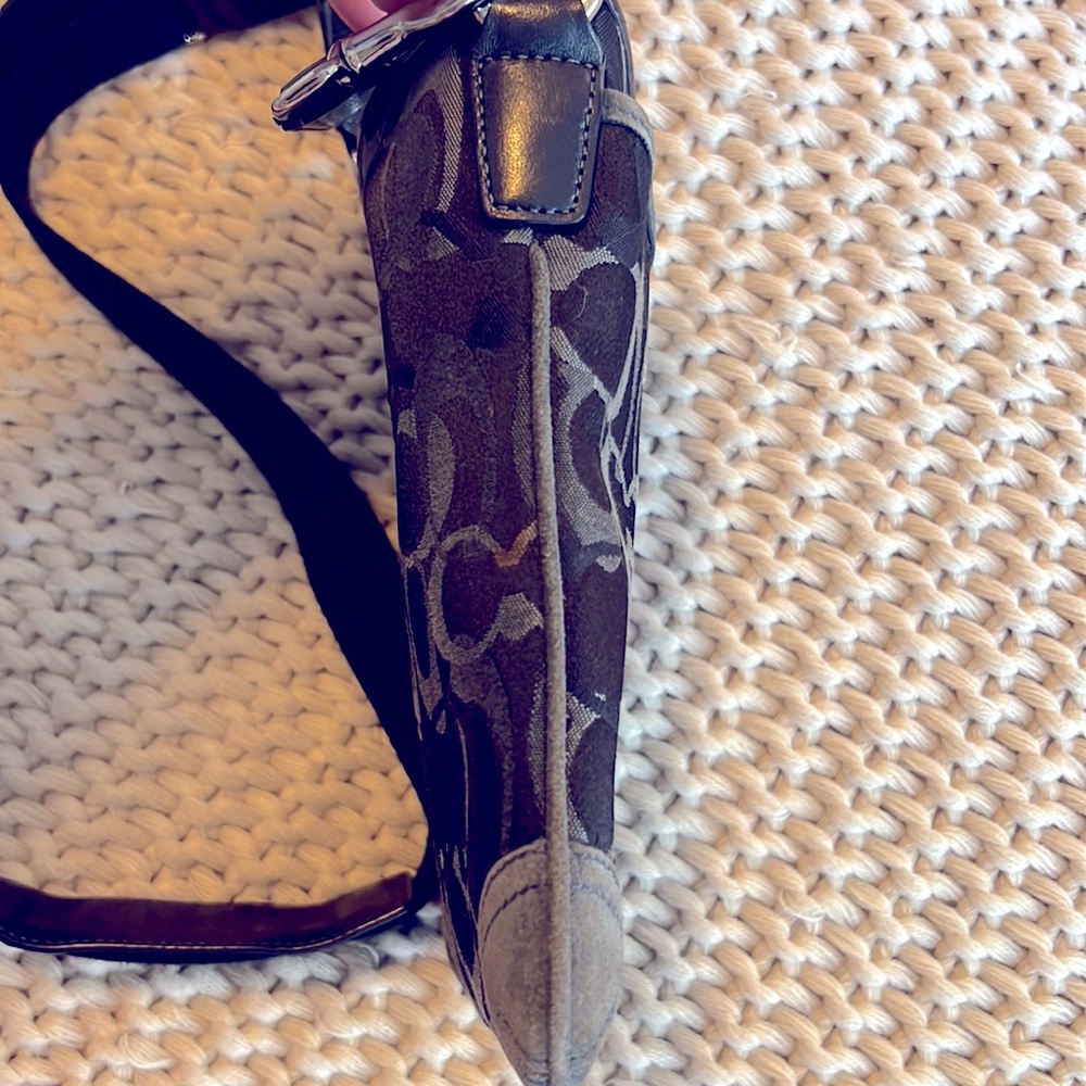 Coach Signature Crossbody - Picture 8 of 9